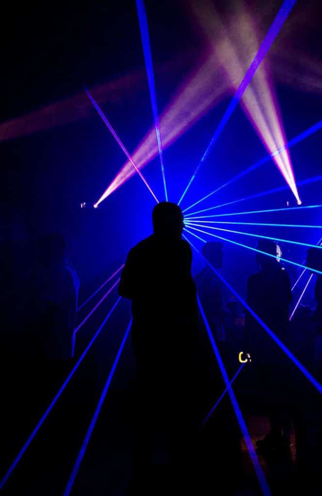 LABORATORIO OCTOGON - Laser smoke people - eventos inmersivos en madrid